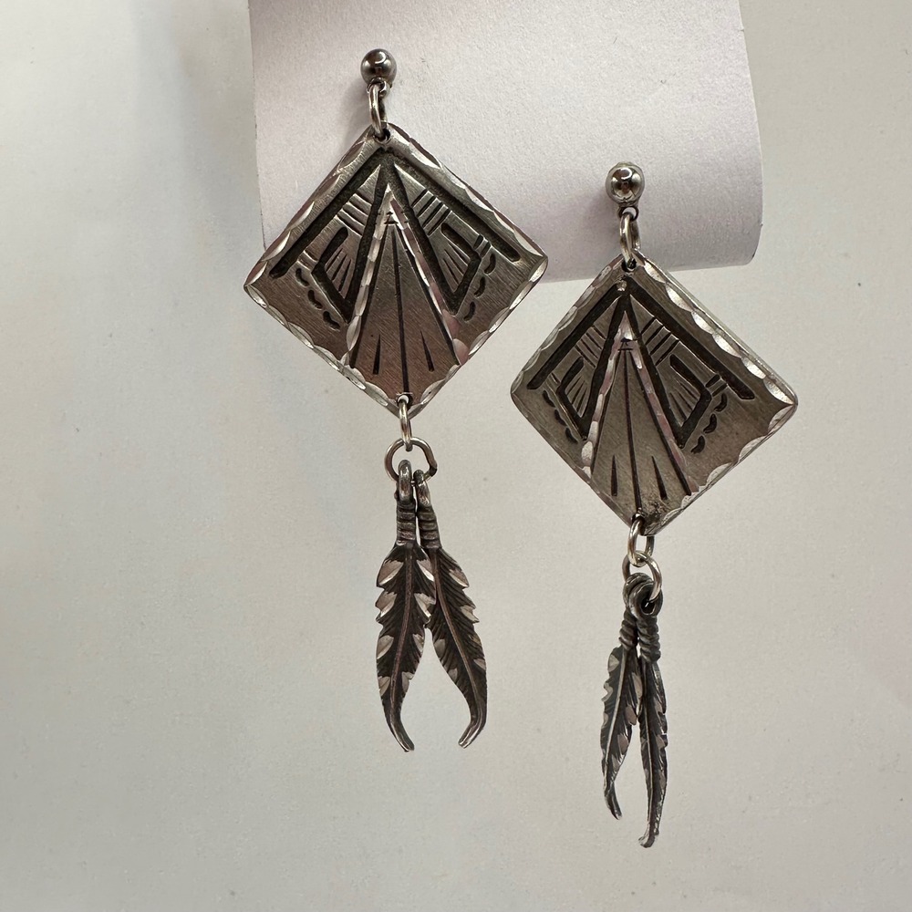 VTG Southwestern Native Stamped Diamond Feather Dangle Earrings Silver Tone Boho